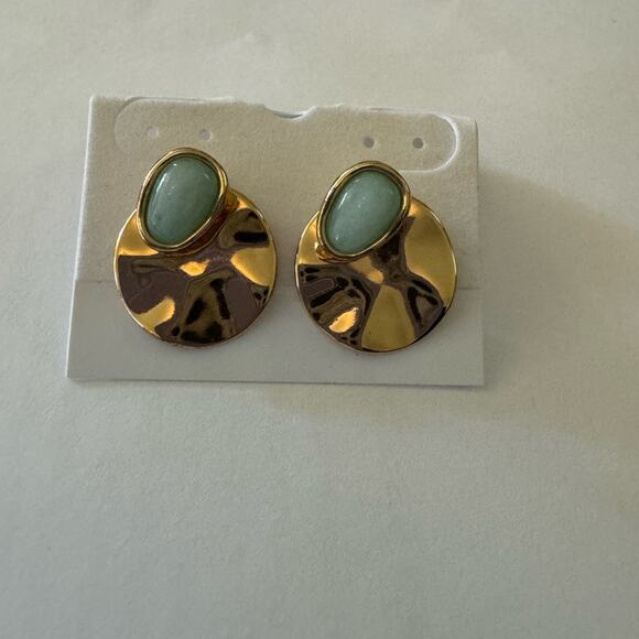 Vintage Gold Tone Wave & Faux Jade Post Pierced Earrings Jewelry - Picture 3 of 7